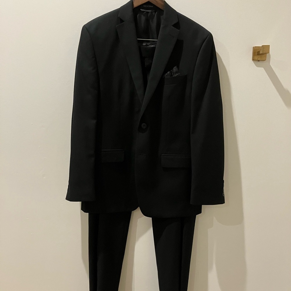 Van Heusen Elegant Black Suit
